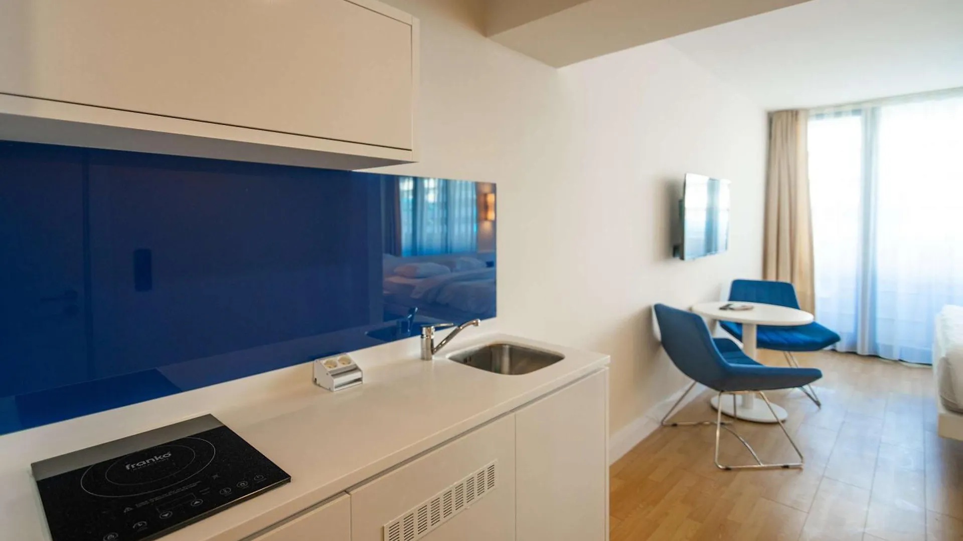 Studio With Balcony Near The Sea In Batumi - By Wehost Apartment