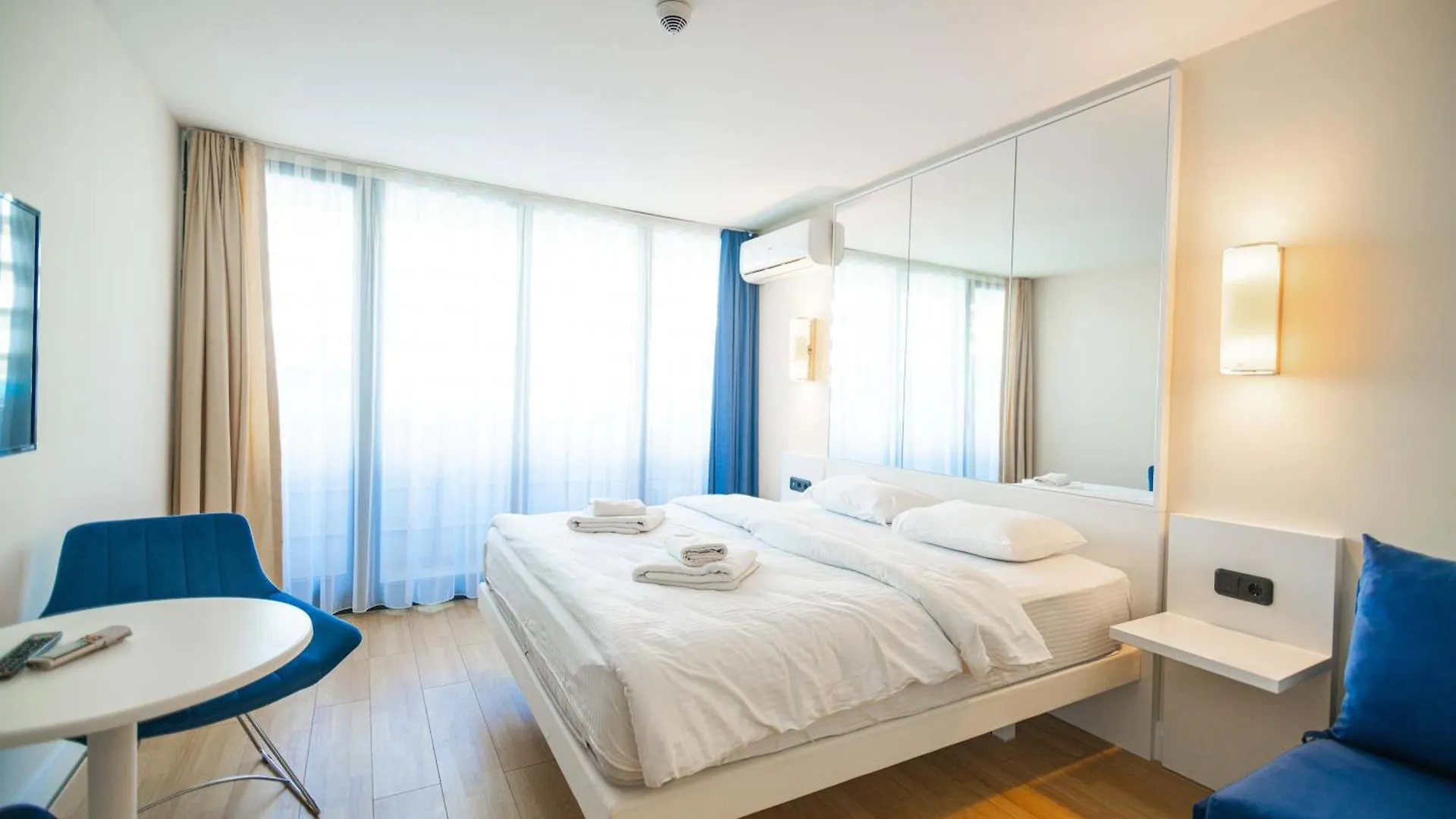 Studio With Balcony Near The Sea In Batumi - By Wehost 0*,