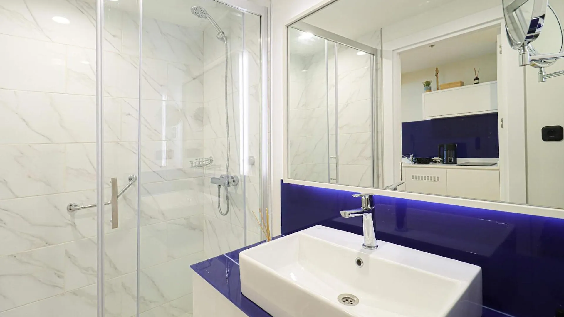 아파트 Studio With Balcony Near The Sea In Batumi - By Wehost 조지아
